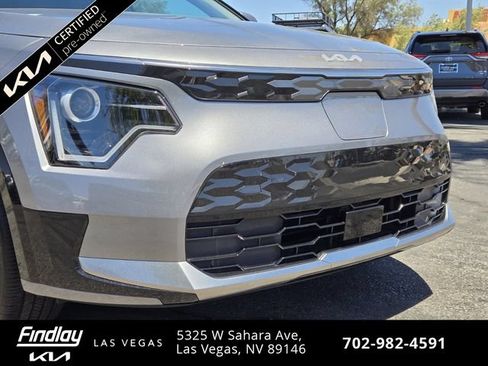 Certified 2024 Kia Niro Wind FWD image 2