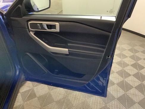 Used 2022 Ford Explorer XLT w/ Equipment Group 202A AWD/4WD image 35