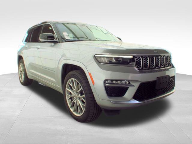 Used 2022 Jeep Grand Cherokee Summit AWD/4WD image 2
