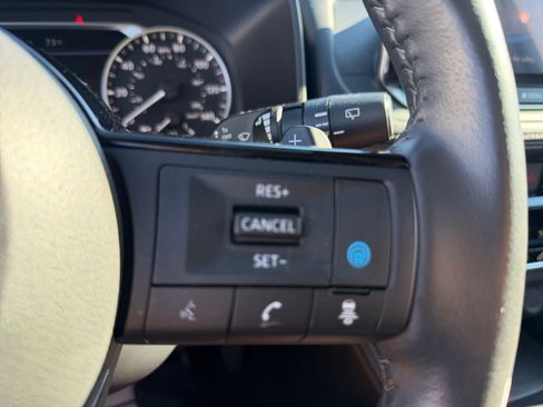 Used 2023 Nissan Rogue SL AWD/4WD image 34