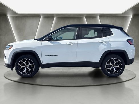 Used 2025 Jeep Compass Limited AWD/4WD image 4