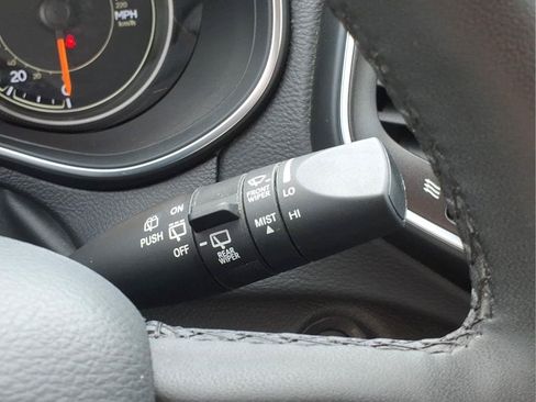 Used 2022 Jeep Cherokee Trailhawk AWD/4WD image 27