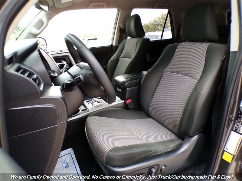 Used 2020 Toyota 4Runner SR5 AWD/4WD image 15