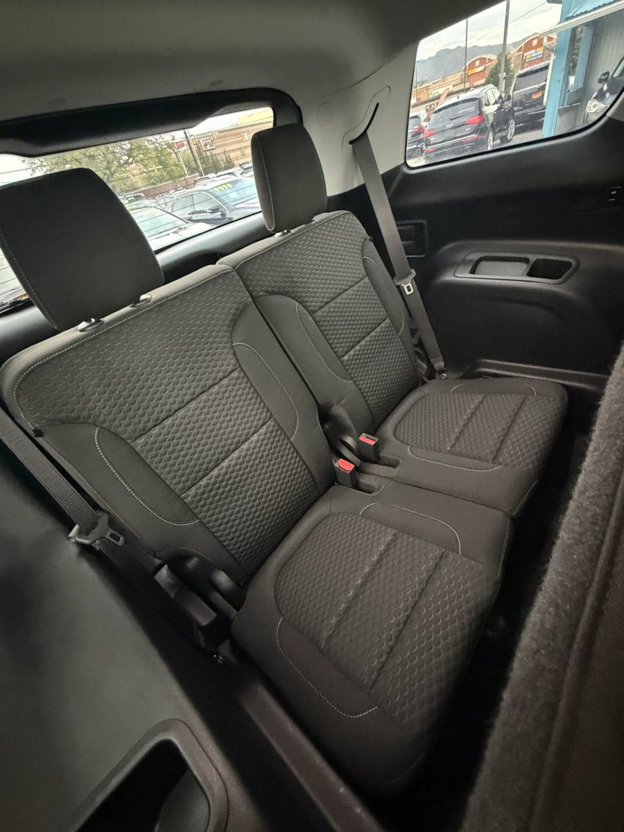 Used 2018 GMC Acadia SLE AWD/4WD image 19