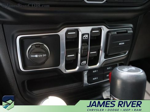 Used 2021 Jeep Wrangler Unlimited Sahara AWD/4WD image 37