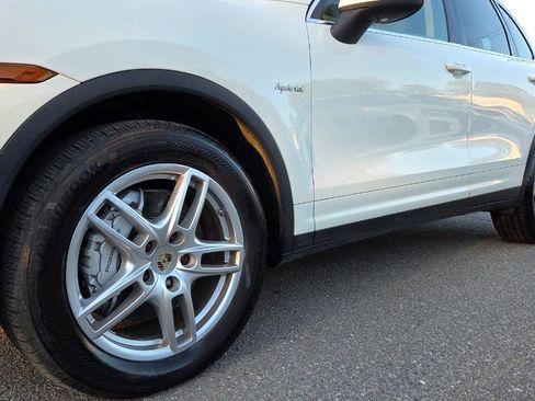 Used 2012 Porsche Cayenne S AWD/4WD image 7