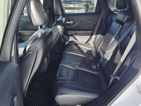 Used 2019 Jeep Cherokee Trailhawk w/ Comfort/Convenience Group image 11