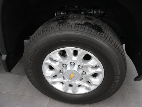 Used 2024 Chevrolet Silverado 2500 LTZ w/ LTZ Premium Package AWD/4WD image 3