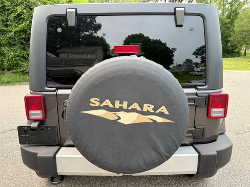 Used 2014 Jeep Wrangler Unlimited Sahara AWD/4WD image 8