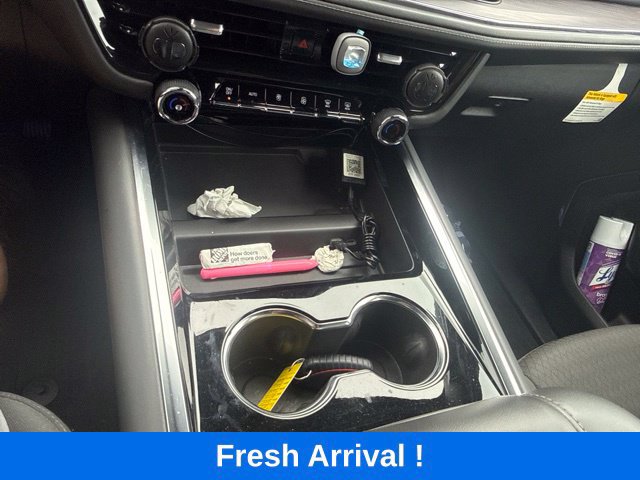 Used 2025 Chevrolet Tahoe LS RWD image 9