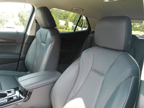 Certified 2023 Buick Envision Essence FWD image 11