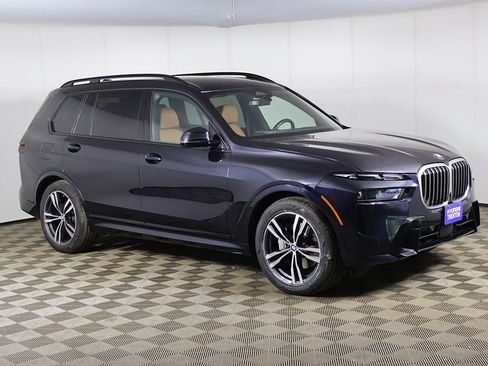 Used 2023 BMW X7 xDrive40i w/ M Sport Package AWD/4WD image 2