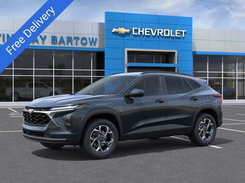 New 2026 Chevrolet Trax LT w/ Driver Confidence Package FWD image 2