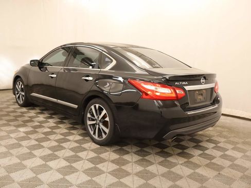 Used 2016 Nissan Altima 3.5 SR w/ Interior Lighting Package FWD image 3