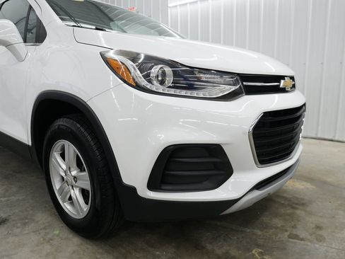 Used 2017 Chevrolet Trax LT w/ LT Convenience Package AWD/4WD image 3