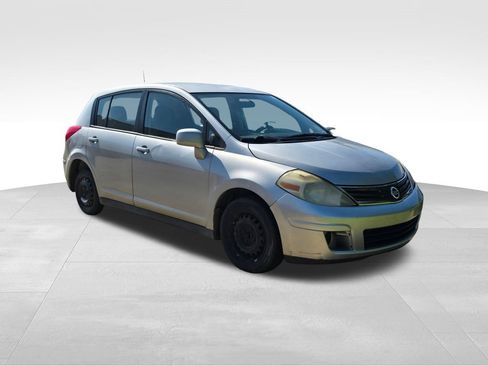Used 2011 Nissan Versa 1.8 S FWD image 8