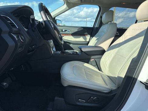Used 2017 Ford Explorer Platinum image 8