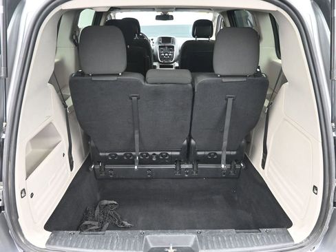 Used 2019 Dodge Grand Caravan SE FWD image 10