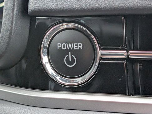 Used 2023 Mitsubishi Outlander SE image 29