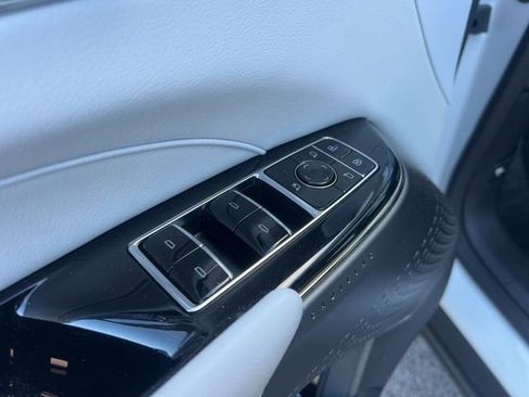 Used 2024 Cadillac Lyriq Luxury image 25