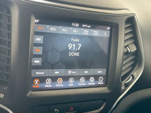Used 2019 Jeep Cherokee Trailhawk w/ Cold Weather Group AWD/4WD image 16