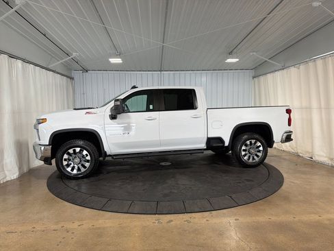 Certified 2022 Chevrolet Silverado 2500 LT w/ Convenience Package image 2