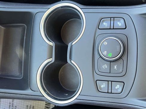 Used 2023 GMC Terrain SLE w/ Driver Convenience Package image 20