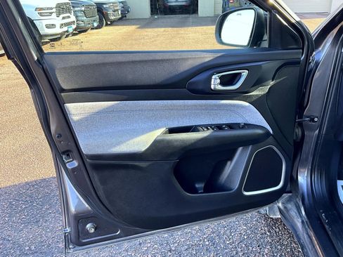 Certified 2022 Jeep Compass Latitude w/ Convenience Group image 10