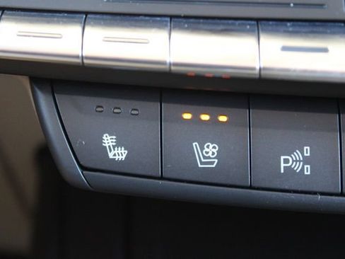 Used 2022 Cadillac XT4 Premium Luxury w/ Technology Package FWD image 20