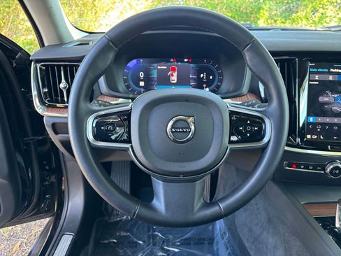 Used 2025 Volvo V60 B5 Cross Country Plus image 28