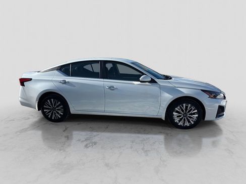 Certified 2023 Nissan Altima 2.5 SV AWD/4WD image 6