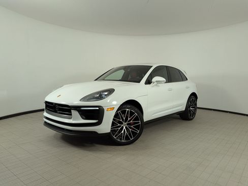 Certified 2025 Porsche Macan S AWD/4WD image 1