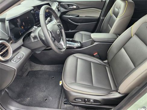 Used 2025 Chevrolet Trax ACTIV w/ Sunroof Package image 13