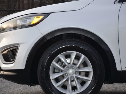 Used 2018 Kia Sorento LX image 31