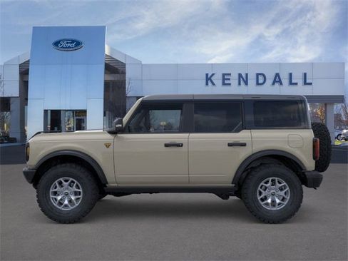 Used 2025 Ford Bronco Badlands image 3