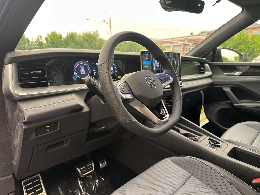 New 2026 Volkswagen Tiguan SE R-Line AWD/4WD image 11