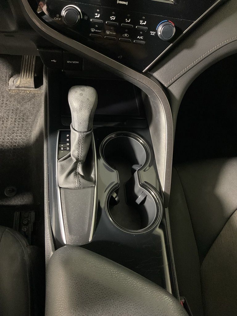 Used 2020 Toyota Camry LE FWD image 28