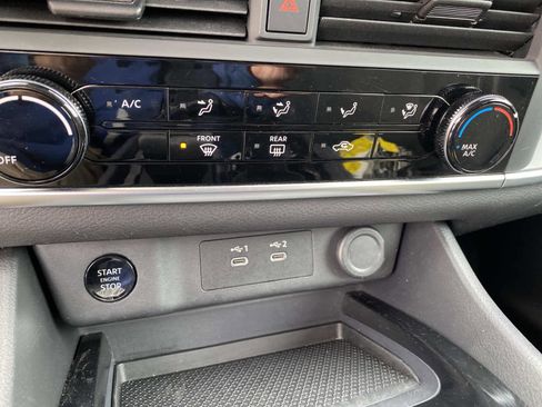 Used 2024 Nissan Rogue S image 13