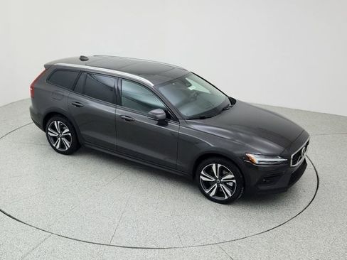Certified 2025 Volvo V60 B5 Cross Country Plus image 14