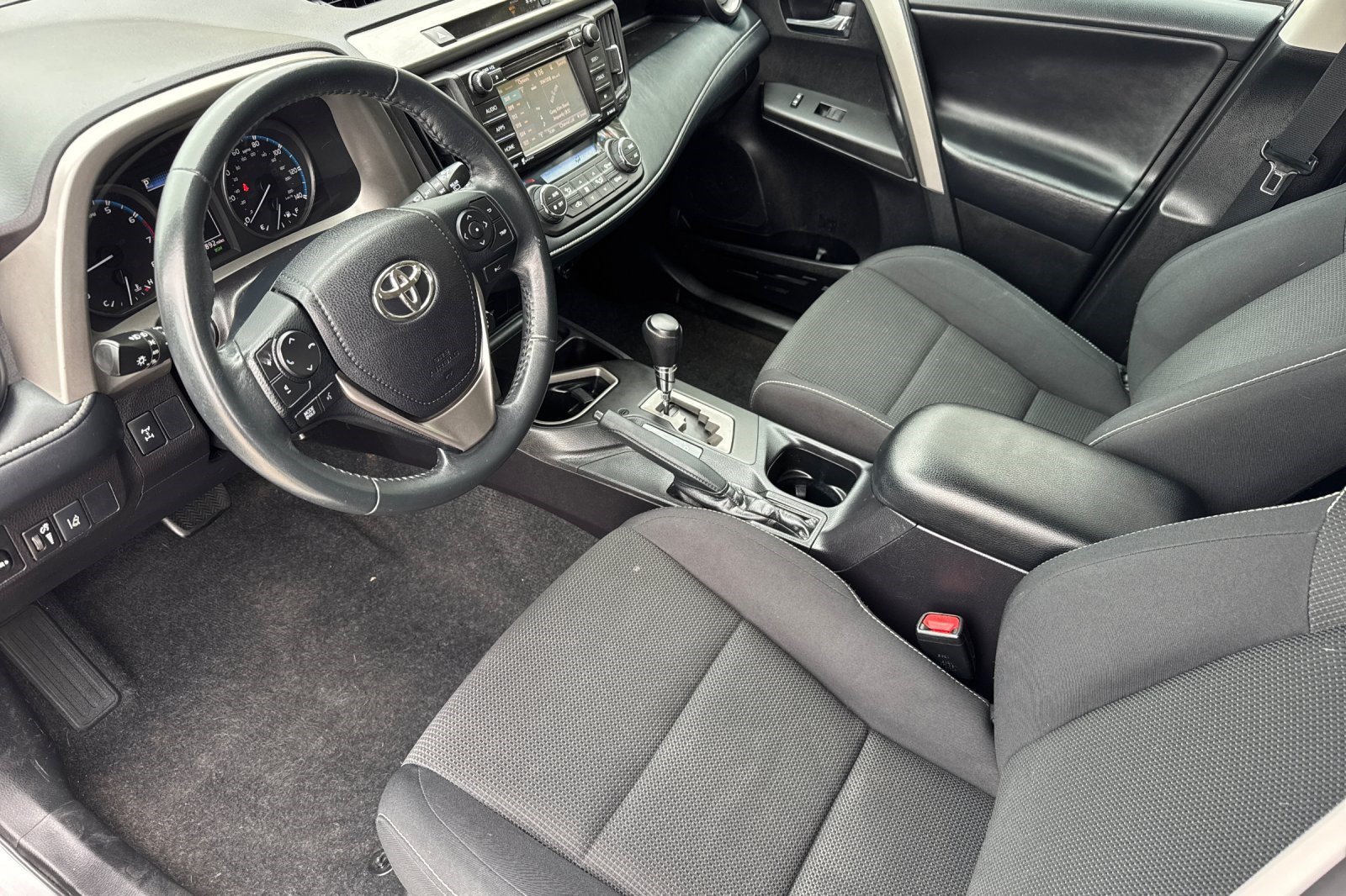Used 2018 Toyota RAV4 XLE w/ Plus Extra Value Package AWD/4WD image 4