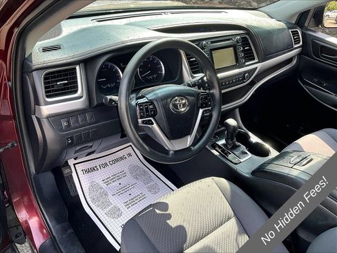 Used 2019 Toyota Highlander LE AWD/4WD image 9