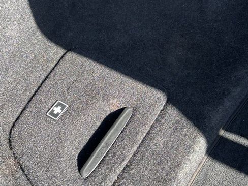 Used 2019 BMW 740i image 8