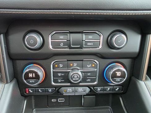 Used 2022 Chevrolet Tahoe High Country image 35