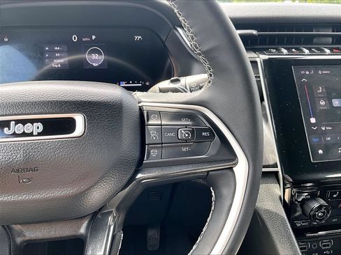 Used 2023 Jeep Grand Cherokee Altitude AWD/4WD image 20