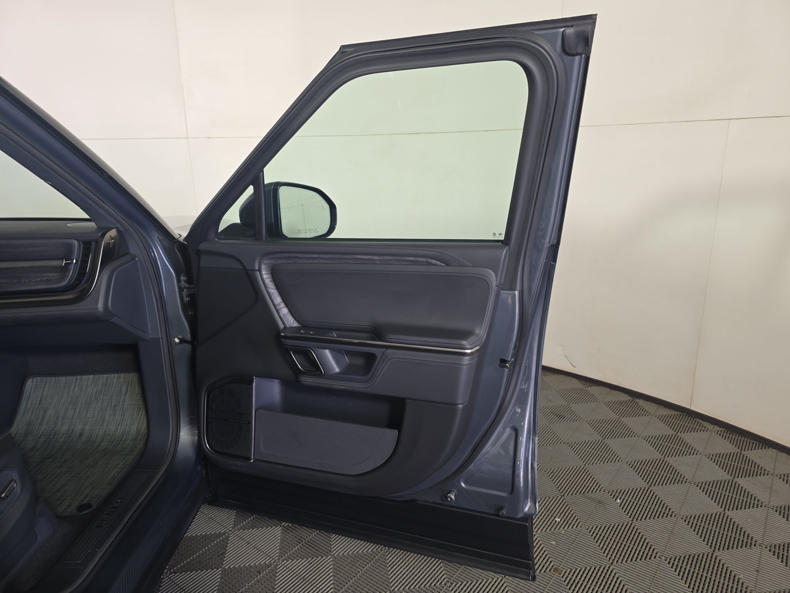 Used 2022 Rivian R1S Launch Edition Quad AWD/4WD image 18