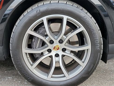 Used 2024 Porsche Cayenne Coupe image 11