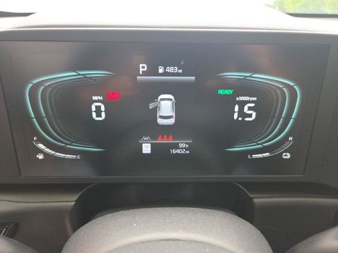 Used 2025 Kia Niro LX FWD image 2