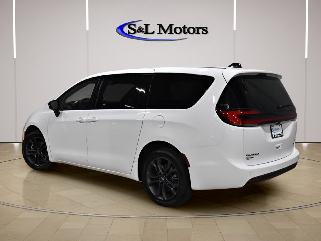 New 2026 Chrysler Pacifica Select AWD/4WD image 4