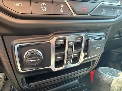 Used 2019 Jeep Wrangler Unlimited Sport S AWD/4WD image 19