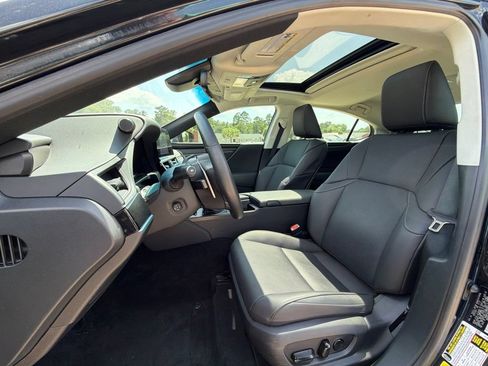 Used 2022 Lexus ES 300h w/ Premium Package FWD image 3
